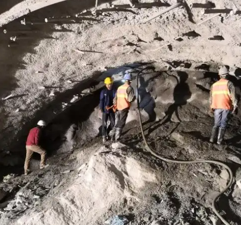 巢湖隧道拱顶带模注浆料，微膨胀注浆料的特点及施工工艺